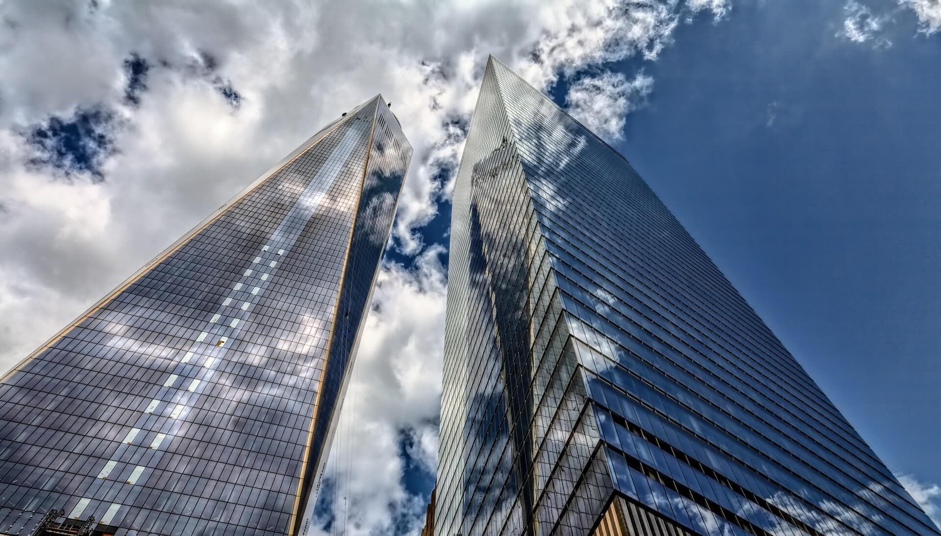 https://pixabay.com/de/photos/wolkenkratzer-hochhaus-architektur-3094696/